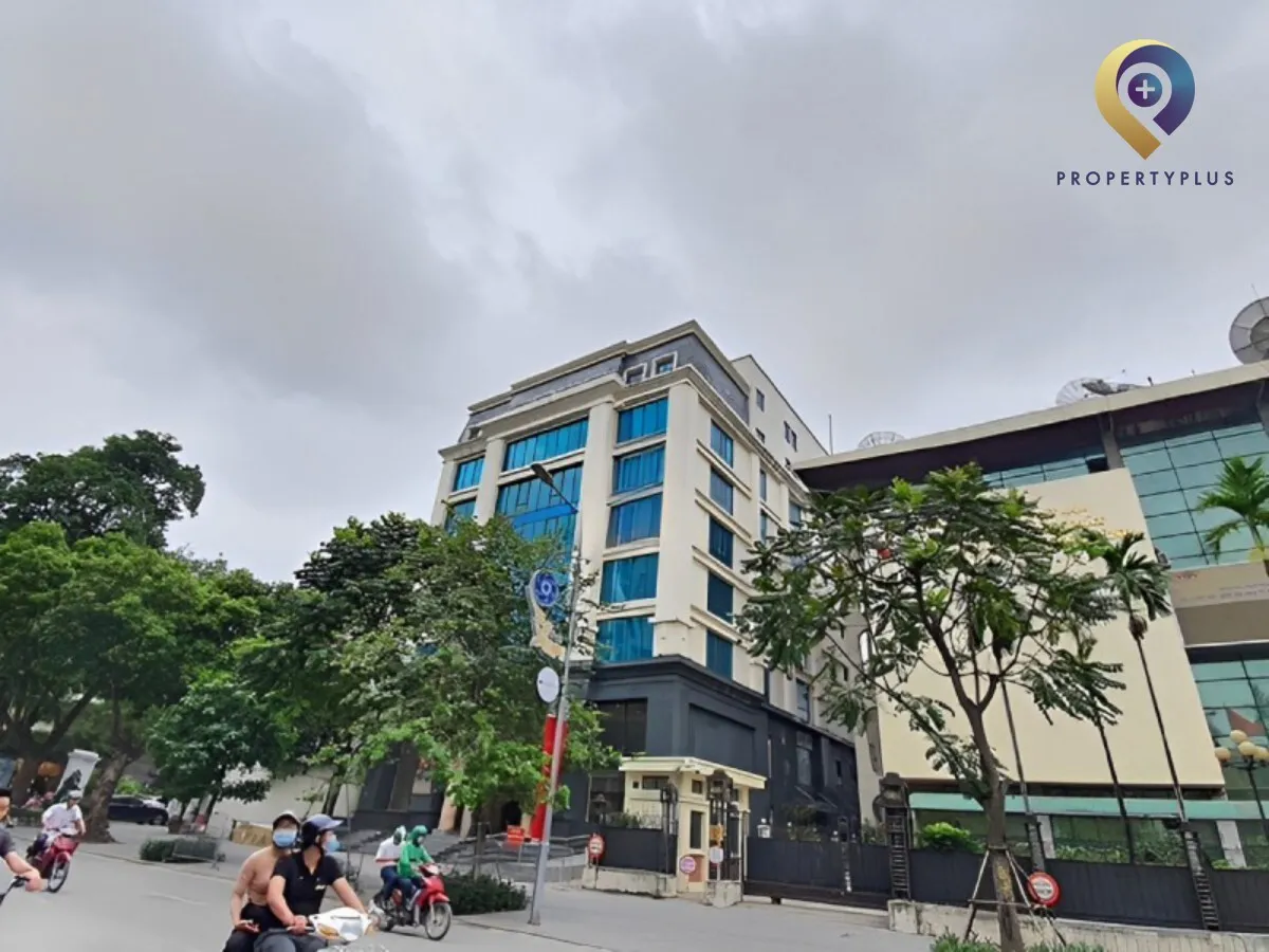 Toàn cảnh tòa nhà VOV-Building tại Hà Nội với logo Property Plus